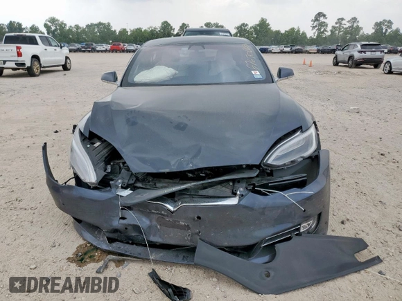 2019 Tesla Model S 100D z VIN 5YJSA1E44KF349058, wystawiony jako Copart lot #57670865 z przebiegiem 39 613 mil mil oraz Szkoda całkowita • Salvage title. Historia ofert i sprzedaży dostępna na DreamBid. Obrazek 5.