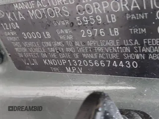 2005 Kia Sedona LX with VIN KNDUP132056674430, listed as a IAAI auction lot 41553321 with 136,734 mi miles. Bid and sale history available at carsss.com. Image 9.
