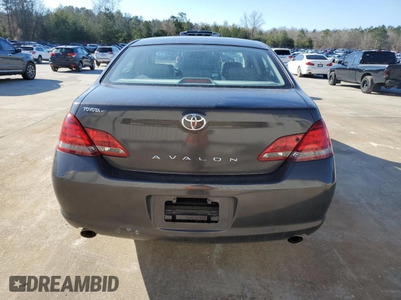 2008 Toyota Avalon XL z VIN 4T1BK36B68U296316, wystawiony jako Copart lot #43240775 z przebiegiem 174 726 mil mil oraz Szkoda całkowita • Salvage title. Historia ofert i sprzedaży dostępna na DreamBid. Obrazek 6.