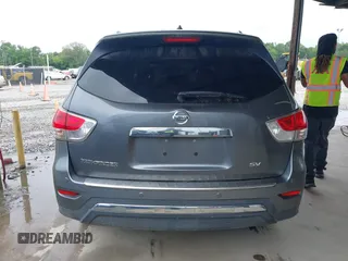 2015 Nissan Pathfinder S z VIN 5N1AR2MN8FC719737, wystawiony jako IAAI lot #42467205 z przebiegiem 195 894 mil mil oraz . Historia ofert i sprzedaży dostępna na DreamBid. Obrazek 16.