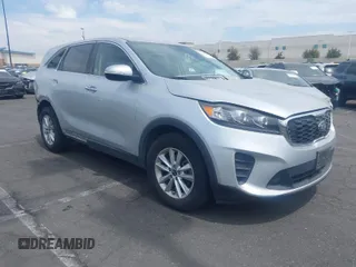 2019 Kia Sorento L with VIN 5XYPG4A30KG575383, listed as a IAAI auction lot 41958901 with 102,797 mi miles. Bid and sale history available at carsss.com. Image 1.