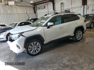 2024 Toyota RAV4 XLE Premium z VIN 2T3A1RFV7RW410067, wystawiony jako Copart lot #58403265 z przebiegiem 31 541 mil mil oraz Szkoda całkowita • Salvage title. Historia ofert i sprzedaży dostępna na DreamBid. Obrazek 1.