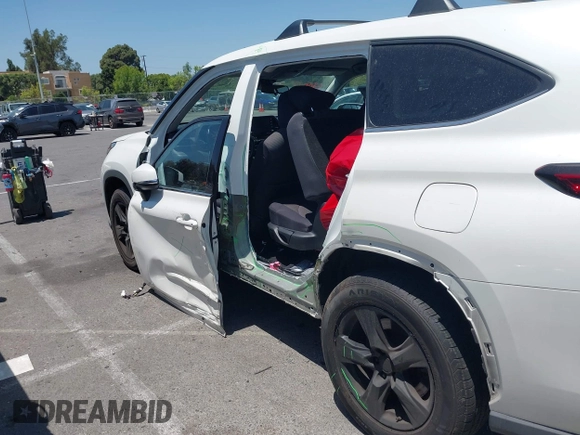 2021 Toyota Highlander L with VIN 5TDZZRAH7MS072385, listed as a IAAI auction lot 42281326 with 101,433 mi miles and . Bid and sale history available at DreamBid. Image 6.