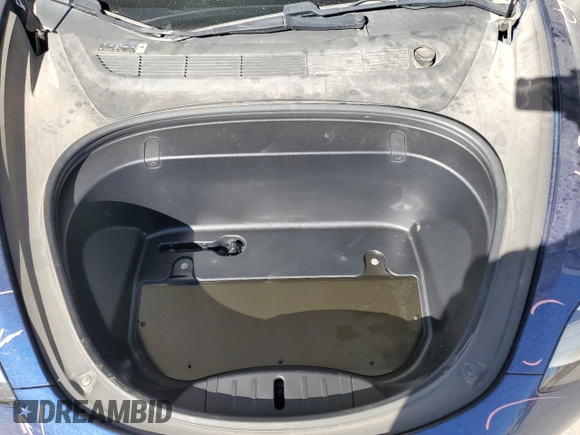 2018 Tesla Model 3 Long Range Battery z VIN 5YJ3E1EA1JF038510, wystawiony jako Copart lot #46352325 z przebiegiem 45 080 mil mil oraz Czysty tytuł • Clean title. Historia ofert i sprzedaży dostępna na DreamBid. Obrazek 11.