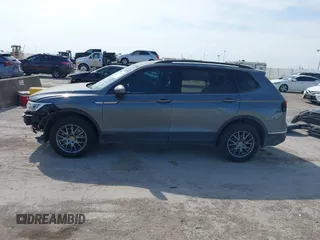 2023 Volkswagen Tiguan S z VIN 3VVRB7AX9PM132401, wystawiony jako IAAI lot #41870969 z przebiegiem 40 533 mil mil oraz . Historia ofert i sprzedaży dostępna na DreamBid. Obrazek 15.