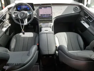 2023 Mercedes-Benz EQE 350 z VIN 4JGGM1CB5PA037048, wystawiony jako Copart lot #54558155 z przebiegiem 15 128 mil mil oraz Szkoda całkowita • Salvage title. Historia ofert i sprzedaży dostępna na DreamBid. Obrazek 8.
