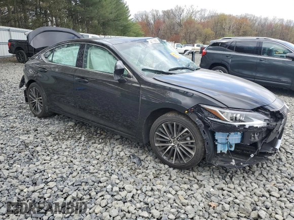 2022 Lexus ES 350 z VIN 58ADZ1B14NU114624, wystawiony jako Copart lot #53178885 z przebiegiem Nie podano mil oraz Szkody całkowita. Historia ofert i sprzedaży dostępna na DreamBid. Obrazek 4.