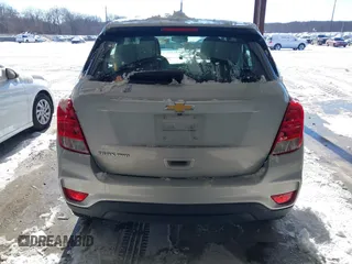 2020 Chevrolet Trax LS z VIN 3GNCJNSB9LL127074, wystawiony jako IAAI lot #41256285 z przebiegiem 107 162 mil mil oraz . Historia ofert i sprzedaży dostępna na DreamBid. Obrazek 16.