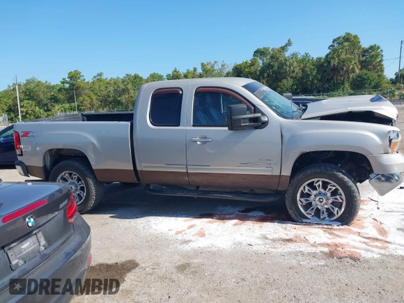 2007 GMC Sierra 2500HD SLT z VIN 1GTHK29667E565320, wystawiony jako IAAI lot #42128165 z przebiegiem 210 268 mil mil oraz . Historia ofert i sprzedaży dostępna na DreamBid. Obrazek 14.