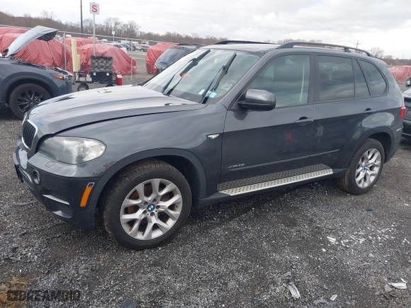 2011 BMW X5 35i with VIN 5UXZV4C59BL415034, listed as a IAAI auction lot 40969149 with 108,468 mi miles. Bid and sale history available at carsss.com. Image 17.