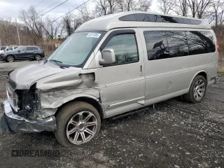 2018 GMC Savana Cargo with VIN 1GTW7AFG9J1326617, listed as a Copart auction lot 52071285 with 32,996 mi miles and Salvage Title. Bid and sale history available at carsss.com. Image 1.