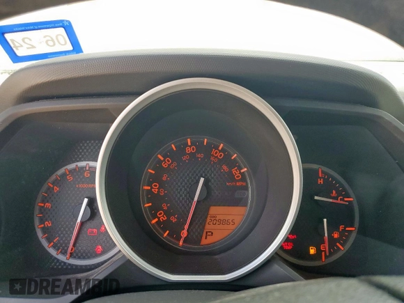 2011 Toyota 4Runner SR5 with VIN JTEZU5JRXB5019257, listed as a Copart auction lot 61050695 with 209,865 mi miles and Clean title. Bid and sale history available at DreamBid. Image 9.