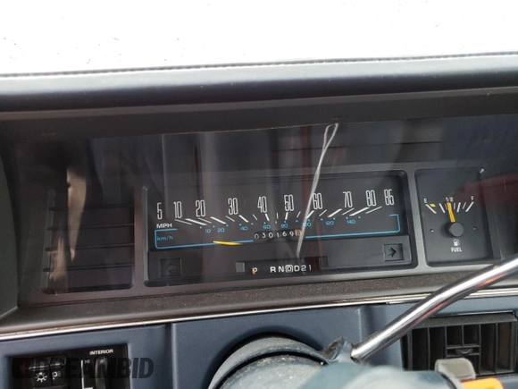1989 Oldsmobile Cutlass z VIN 1G3AM51W0KG347458, wystawiony jako Copart lot #86949074 z przebiegiem 30 169 mil mil oraz Tytuł czysty. Historia ofert i sprzedaży dostępna na DreamBid. Obrazek 9.