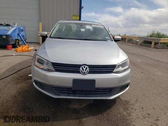 2014 Volkswagen Jetta SE with VIN 3VWD07AJ4EM427734, listed as a Copart auction lot 55093165 with 117,260 mi miles and Salvage title. Bid and sale history available at DreamBid. Image 5.