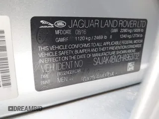 2017 Jaguar XE 35t Prestige z VIN SAJAK4BV2HA963732, wystawiony jako IAAI lot #42275319 z przebiegiem 32 600 mil mil oraz . Historia ofert i sprzedaży dostępna na DreamBid. Obrazek 9.