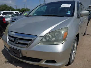 2007 Honda Odyssey EX-L z VIN 5FNRL38797B413208, wystawiony jako IAAI lot #42290074 z przebiegiem 196 678 mil mil oraz . Historia ofert i sprzedaży dostępna na DreamBid. Obrazek 6.
