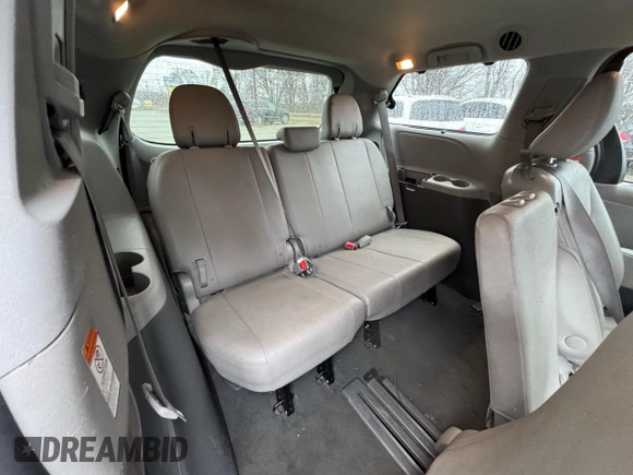 2020 Toyota Sienna XLE Auto Access Seat with VIN 5TDYZ3DCXLS048685, listed as a Copart auction lot 53573145 with 217,712 mi miles and Clean Title. Bid and sale history available at carsss.com. Image 7.