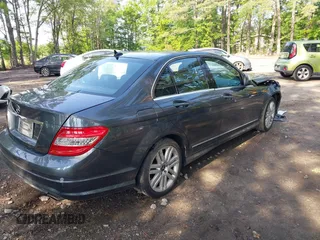 2008 Mercedes-Benz C 300 Sport z VIN WDDGF54X98F082178, wystawiony jako IAAI lot #42269975 z przebiegiem 133 659 mil mil oraz . Historia ofert i sprzedaży dostępna na DreamBid. Obrazek 4.