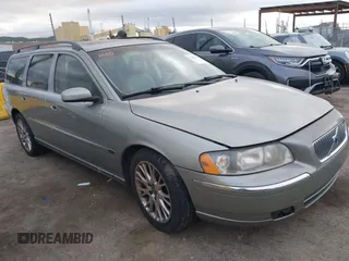 2006 Volvo V70 2.5L Turbo with VIN YV1SW592162560514, listed as a IAAI auction lot 41633373 with 181,490 mi miles. Bid and sale history available at carsss.com. Image 1.