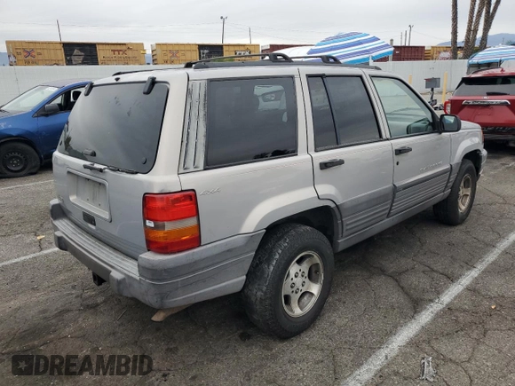 1997 Jeep Grand Cherokee Laredo with VIN 1J4GZ58S0VC771727, listed as a Copart auction lot 82233224 with 320,213 mi miles and Salvage Title. Bid and sale history available at carsss.com. Image 3.