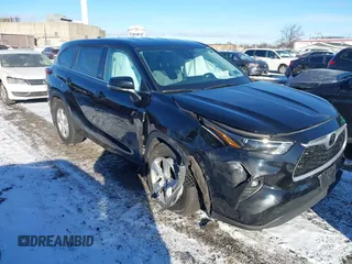 2022 Toyota Highlander LE with VIN 5TDBZRBH7NS574122, listed as a IAAI auction lot 41273197 with 28,195 mi miles and . Bid and sale history available at DreamBid. Image 1.
