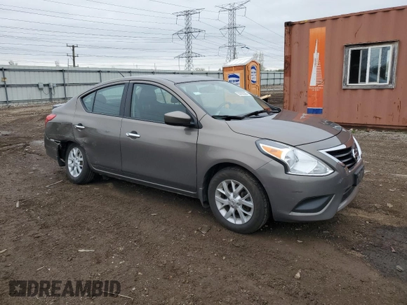 2015 Nissan Versa SV z VIN 3N1CN7AP1FL803434, wystawiony jako Copart lot #55703535 z przebiegiem 35 500 mil mil oraz Szkoda całkowita • Salvage title. Historia ofert i sprzedaży dostępna na DreamBid. Obrazek 4.