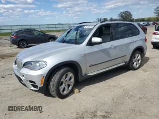2012 BMW X5 35d z VIN 5UXZW0C56CL665709, wystawiony jako Copart lot #55769835 z przebiegiem 130 642 mil mil oraz Czysty tytuł • Clean title. Historia ofert i sprzedaży dostępna na DreamBid. Obrazek 1.