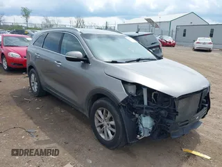 2016 Kia Sorento LX with VIN 5XYPG4A57GG003204, listed as a IAAI auction lot 42053975 with 189,653 mi miles. Bid and sale history available at carsss.com. Image 1.