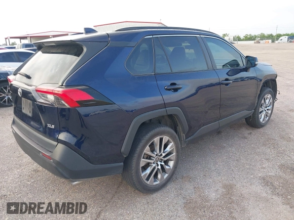 2022 Toyota RAV4 XLE Premium с VIN 2T3C1RFV5NW211019, выставлен на аукционе IAAI как лот 42130420 с пробегом 52 097 миль миль и . История ставок и продаж доступна на DreamBid. Изображение 4.