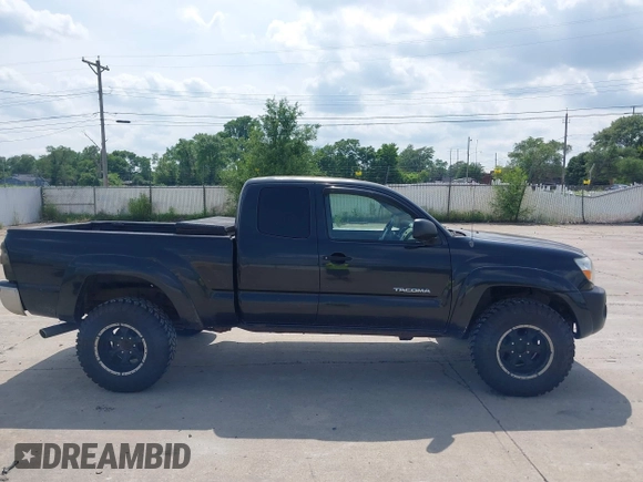 2005 Toyota Tacoma with VIN 5TEUX42N15Z027745, listed as a IAAI auction lot 42527295 with 302,892 mi miles and . Bid and sale history available at DreamBid. Image 13.