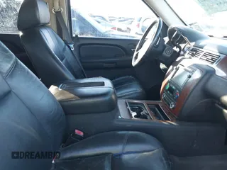 2007 Chevrolet Suburban LT with VIN 1GNFC16037R407726, listed as a IAAI auction lot 41480221 with 247,857 mi miles and . Bid and sale history available at DreamBid. Image 5.