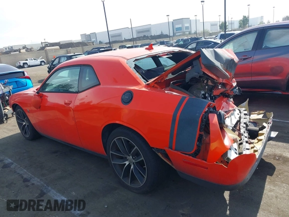 2016 Dodge Challenger R/T Scat Pack z VIN 2C3CDZFJXGH351790, wystawiony jako IAAI lot #41459795 z przebiegiem 69 129 mil mil oraz . Historia ofert i sprzedaży dostępna na DreamBid. Obrazek 15.