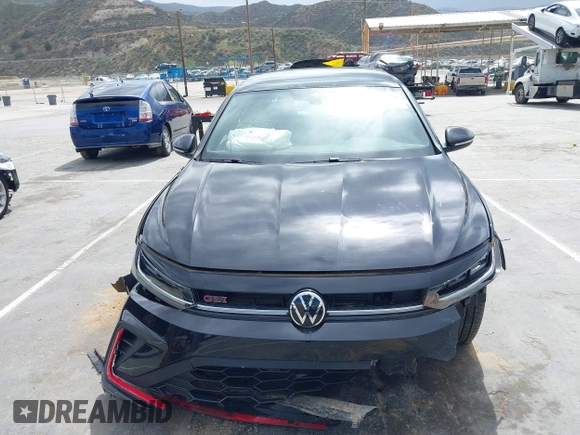 2025 Volkswagen Jetta GLI Autobahn z VIN 3VW2T7BU9SM003551, wystawiony jako IAAI lot #41808269 z przebiegiem 4 038 mil mil oraz . Historia ofert i sprzedaży dostępna na DreamBid. Obrazek 12.