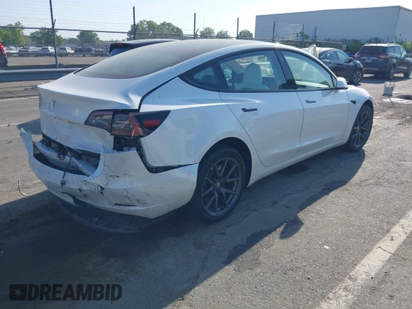 2023 Tesla Model 3 z VIN 5YJ3E1EA3PF600030, wystawiony jako IAAI lot #42052459 z przebiegiem 11 177 mil mil oraz . Historia ofert i sprzedaży dostępna na DreamBid. Obrazek 4.