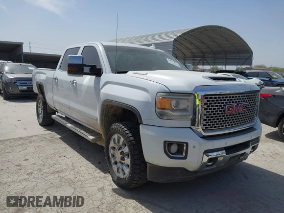 2017 GMC Sierra 2500HD Denali z VIN 1GT12UEY0HF111676, wystawiony jako IAAI lot #41834597 z przebiegiem 357 956 mil mil oraz . Historia ofert i sprzedaży dostępna na DreamBid. Obrazek 1.