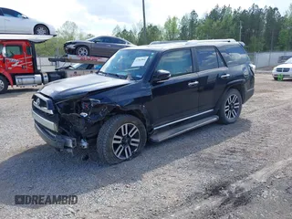 2018 Toyota 4Runner SR5 z VIN JTEBU5JR9J5567945, wystawiony jako IAAI lot #41965866 z przebiegiem 67 821 mil mil oraz . Historia ofert i sprzedaży dostępna na DreamBid. Obrazek 17.