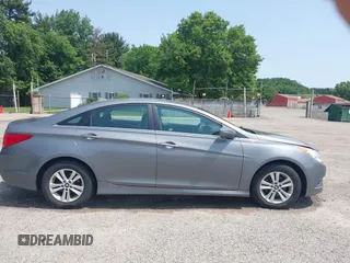 2014 Hyundai Sonata GLS z VIN 5NPEB4AC9EH890122, wystawiony jako IAAI lot #42405284 z przebiegiem 128 666 mil mil oraz . Historia ofert i sprzedaży dostępna na DreamBid. Obrazek 13.