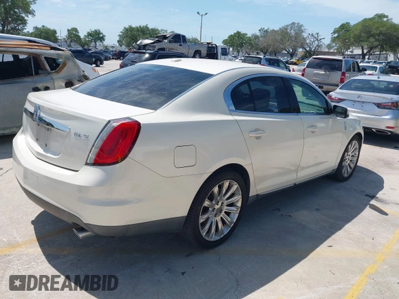 2009 Lincoln MKS z VIN 1LNHM93R39G635008, wystawiony jako IAAI lot #39108905 z przebiegiem 138 132 mil mil oraz . Historia ofert i sprzedaży dostępna na DreamBid. Obrazek 4.