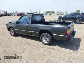 1992 Mitsubishi Mighty Max z VIN JA7FL24W9NP021503, wystawiony jako IAAI lot #41942559 z przebiegiem 162 088 mil mil oraz . Historia ofert i sprzedaży dostępna na DreamBid. Obrazek 3.