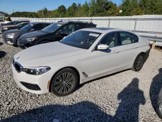 2019 BMW 5 Series 530i xDrive z VIN WBAJA7C58KWW11425, wystawiony jako Copart lot #76814344 z przebiegiem 54 027 mil mil oraz Szkoda całkowita • Salvage title. Historia ofert i sprzedaży dostępna na DreamBid. Obrazek 1.