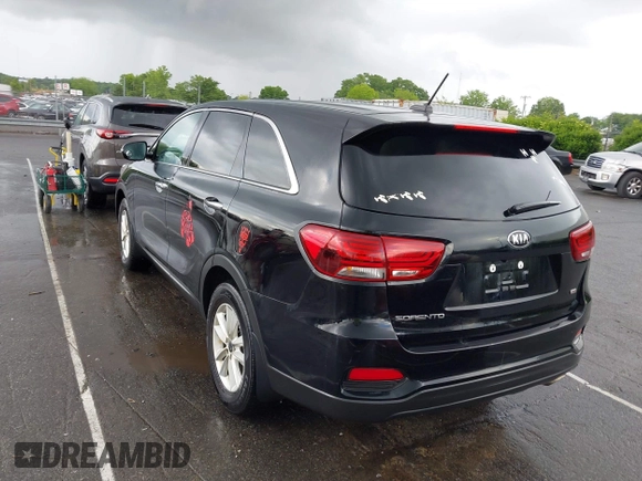 2019 Kia Sorento L z VIN 5XYPG4A39KG584941, wystawiony jako IAAI lot #42236774 z przebiegiem 93 158 mil mil oraz . Historia ofert i sprzedaży dostępna na DreamBid. Obrazek 3.