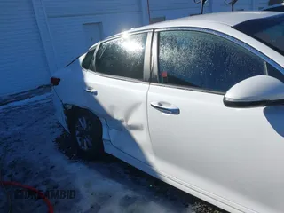 2019 Kia Optima LX with VIN 5XXGT4L33KG339985, listed as a IAAI auction lot 41218499 with 119,007 mi miles. Bid and sale history available at carsss.com. Image 6.