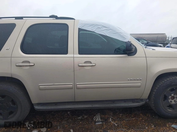 2010 Chevrolet Tahoe LT z VIN 1GNMCBE32AR228142, wystawiony jako IAAI lot #42119831 z przebiegiem 220 026 mil mil oraz . Historia ofert i sprzedaży dostępna na DreamBid. Obrazek 13.