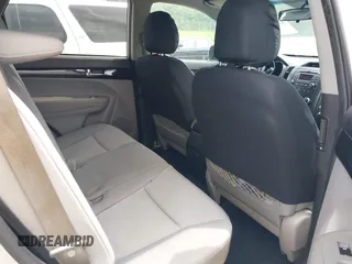 2012 Kia Sorento LX z VIN 5XYKT4A15CG232252, wystawiony jako IAAI lot #42168437 z przebiegiem 118 540 mil mil oraz . Historia ofert i sprzedaży dostępna na DreamBid. Obrazek 8.