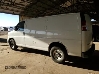 2017 GMC Savana Cargo z VIN 1GTW7AFF3H1297844, wystawiony jako Copart lot #56349845 z przebiegiem 241 498 mil mil oraz Tytuł czysty. Historia ofert i sprzedaży dostępna na DreamBid. Obrazek 2.