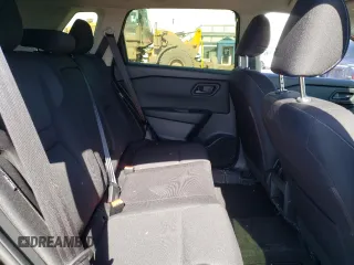 2025 Nissan Rogue S z VIN JN8BT3AB6SW141810, wystawiony jako Copart lot #51434405 z przebiegiem 6 239 mil mil oraz Szkoda całkowita • Salvage title. Historia ofert i sprzedaży dostępna na DreamBid. Obrazek 10.