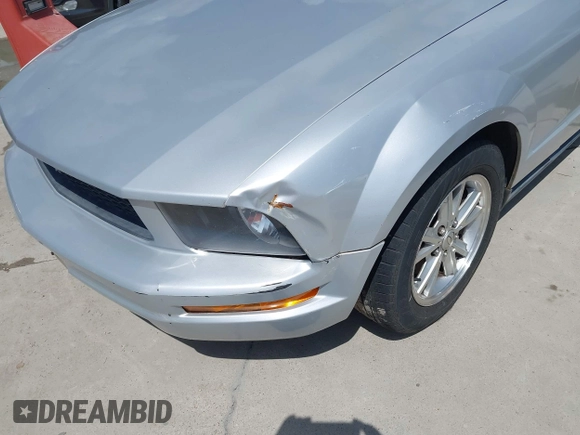 2007 Ford Mustang Deluxe with VIN 1ZVFT80N475296355, listed as a IAAI auction lot 42748184 with 198,104 mi miles and . Bid and sale history available at DreamBid. Image 6.