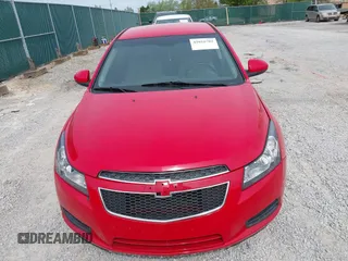 2014 Chevrolet Cruze 1LT z VIN 1G1PC5SB2E7165945, wystawiony jako IAAI lot #42016702 z przebiegiem 180 148 mil mil oraz . Historia ofert i sprzedaży dostępna na DreamBid. Obrazek 6.
