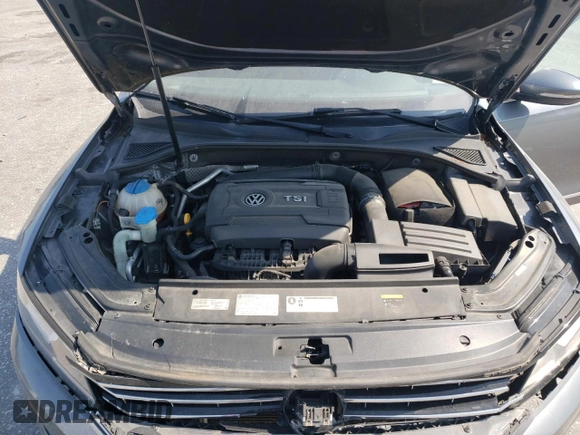 2017 Volkswagen Passat S z VIN 1VWAT7A38HC056059, wystawiony jako Copart lot #57657135 z przebiegiem 117 504 mil mil oraz Szkoda całkowita • Salvage title. Historia ofert i sprzedaży dostępna na DreamBid. Obrazek 11.