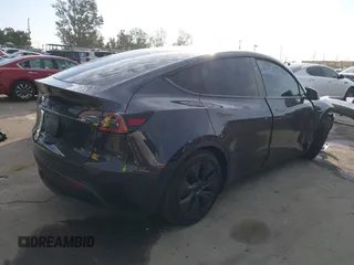 2025 Tesla Model Y Long Range with VIN 7SAYGDED6SF229498, listed as a IAAI auction lot 41086718 with 509 mi miles and . Bid and sale history available at DreamBid. Image 4.